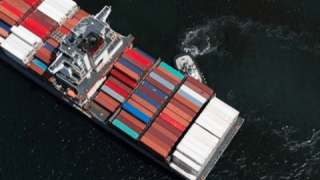 Морские перевозки контейнеров фото